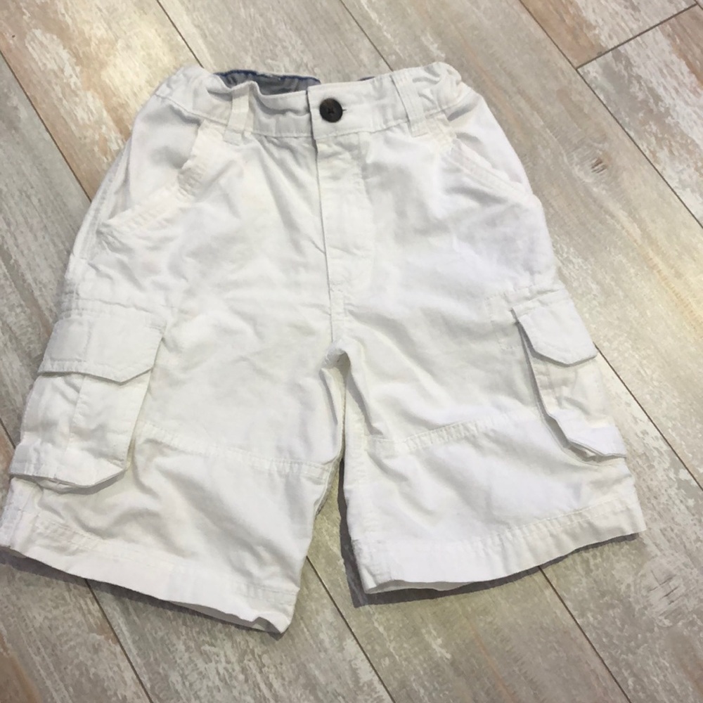 Carter’s white cargo shorts size 5 worn once
